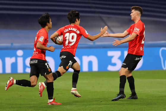Mallorca's Lee Kang-in celebrates with teammates after scoring a goal during a La Liga match between Real Madrid and Real Mallorca at Santiago Bernabeu stadium in Madrid on Wednesday. [EPA/YONHAP]