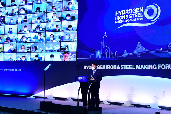 Posco CEO Choi Jeong-woo speaks at the Hydrogen Iron & Steel making (HyIS) Forum 2021 held at the Grand InterContinental Seoul Parnas in Gangnam, southern Seoul on Wednesday. The forum is held through Friday. [POSCO]