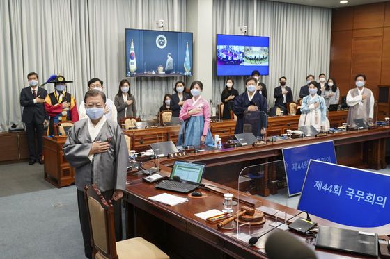 President Moon Jae-in presides over a Cabinet meeting in the Blue House on Tuesday, with all Cabinet members wearing hanbok, or traditional Korean attire, to promote Hanbok Week. [NEWS1]