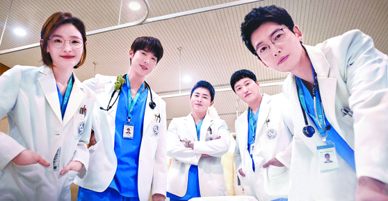A scene from the trailer of the second season of "Hospital Playlist" [TVN]