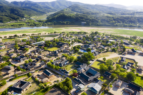 An aerial view of the Hahoe Village [JOONGANG PHOTO]