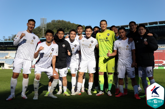Gimcheon Sangmu FC players pose for a picture after winning 1-0 against Bucheon FC on Sunday at Bucheon Stadium in Bucheon, Gyeonggi, to earn a promotion to the first division. [KLEAGUE]