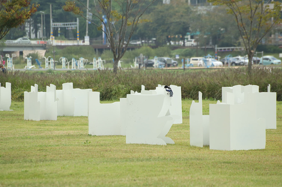 Dongwan Kook's work installed at the Taehwagang National Garden Migratory Bird Park as part of the 2021 Taehwa River Eco Art Festival (TEAF) in Ulsan [TEAF]
