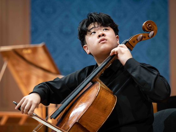 Han performs during the final round of this year's Geneva International Music Competition in Switzerland, which came to an end on Thursday. Han received the third prize. [CONCOURS DE GENEVE] 