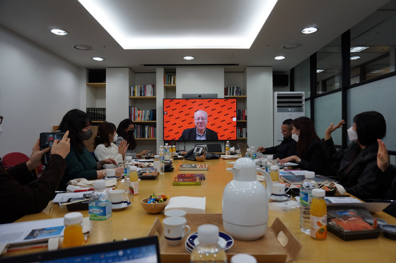 Director Stein Olav Henrichsen of the Munch museum speaks with the press at the Norwegian Embassy in Seoul on Monday. [ESTHER CHUNG]