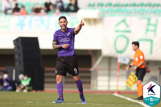 Jonathan Aguilar of Anyang celebrates after opened the scoring just 12 minutes into the game against Daejeon Hana Citizen at Anyang Stadium in Anyang, Gyeonggi on Sunday. [K LEAGUE] 