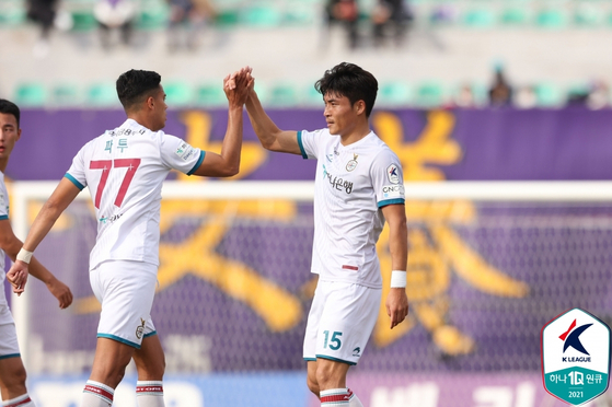 Park Jin-sub of Daejeon Hana Citizen celebrates after scoring the first goal of a match against Anyang FC at Anyang Stadium in Anyang, Gyeonggi on Sunday. [K LEAGUE] 