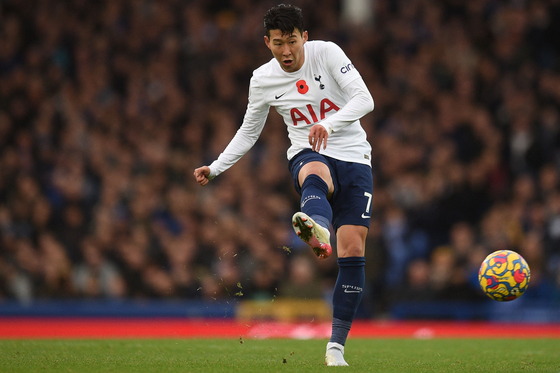 Tottenham Hotspur's Son Heung-Min kicks the ball during a Premier League match against Everton at Goodison Park in Liverpool on Sunday. [AFP/YONHAP]