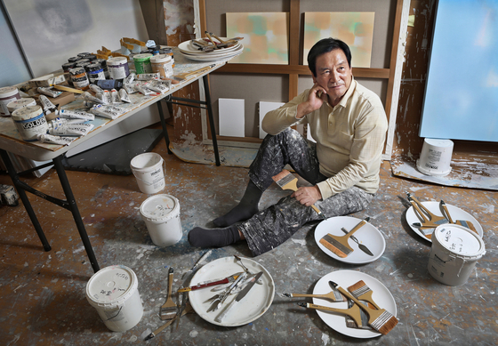 Artist Suh Seung-won in his studio in Mok-dong, western Seoul.  [PARK SANG-MOON]
