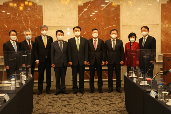 From left, Jin Ok-dong, CEO of Shinhan Bank; Park Jong-bok, CEO of Standard Chartered Bank Korea; Hur Yin, CEO of KB Kookmin Bank; Kim Kwang-soo, chairman of the Korea Federation of Banks; Jeong Eun-bo, governor of Financial Supervisory Service; Kwon Kwang-seok, CEO of Woori Bank; Park Sung-ho, CEO of Hana Bank; Yoo Myung-soon, CEO of Citibank Korea; and Kwon Jun-hak, CEO of NongHyup Bank pose after a meeting Tuesday. FSS chief Jeong told the bank chiefs his institution will focus more on proactive and less reactive supervision and asked them to tighten up on loans to households while also serving the needs of the economically vulnerable. [FINANCIAL SUPERVISORY SERVICE]