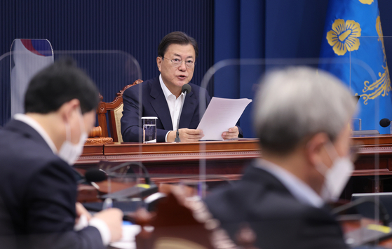 President Moon Jae-in holding a cabinet meeting at the Blue House on Tuesday where it again stressed that the government is doing all it can while asking the public not to panic. [YONHAP] 