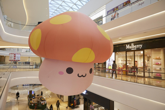 A giant balloon Orange Mushroom monster from Nexon's online roleplaying game Maplestory hangs inside shopping complex Starfield Hanam in Gyeonggi on Wednesday, as part of the ″Starfield Balloon Festival″ held at the shopping mall. The balloon, along with balloons of other characters from the game, will be on display until Nov. 21. [NEXON]
