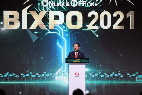 Kepco CEO Cheong Seung-il announcing the power company's carbon neutrality vision 2050 at the opening ceremony of Kepco's annual event Bixpo held in Gwangju on Wednesday. [YONHAP] 