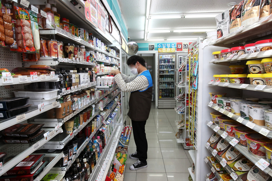 Mr. Park is a basic livelihood security recipient in his 20s and works at a convenience store in Gangseo District, western Seoul. [JANG JIN-YOUNG]