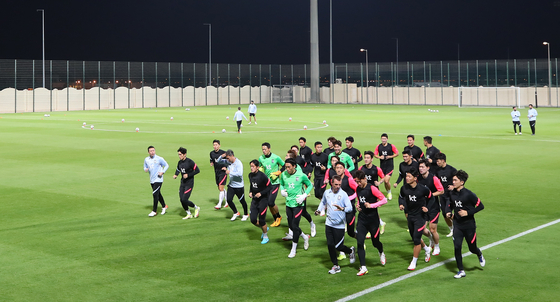 The Taeguk Warriors train at Al-Sailiya Sports Club in Doha, Qatar, on Monday ahead of the second leg of the third round of Asian qualifiers for the 2022 Qatar World Cup. As of press time, the game is scheduled for 6 p.m. on Tuesday, or midnight that night in Korea. [YONHAP]