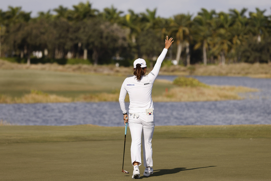 Ko Jin-young celebrates on the 18th green after winning the CME Group Tour Championship at Tiburon Golf Club on Dec. 20, 2020, in Naples, Florida.  [AFP/YONHAP]
