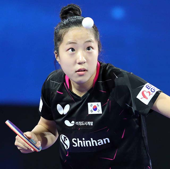 Shin Yu-bin beat 2020 Tokyo team bronze medalist Wai Yam Minnie Soo from Hong Kong in four straight sets in the first round of the 2021 ITTF World Table Tennis Championships Finals on Tuesday. Shin will next face Sarah De Nutte of Luxembourg on Wednesday. [YONHAP]