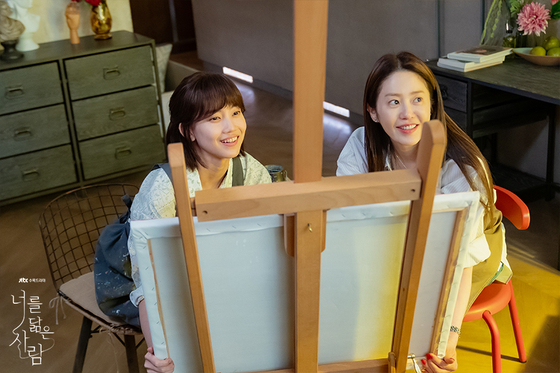 A-list actor Ko Hyun-jung plays Jeong Hee-joo, right, with Shin, left, in "Reflection of You." [JTBC]