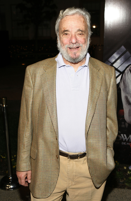 Stephen Sondheim arrives at the premiere of ″Sweeney Todd: The Demon Barber of Fleet Street″ in Los Angeles, on Dec. 5, 2007. Sondheim, the songwriter who reshaped the American musical theater in the second half of the 20th century, has died yesterday at age 91. [AP/YONHAP]