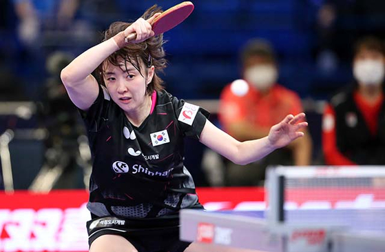 Suh Hyo-won plays the ball during the 2021 ITTF World Table Tennis Championships Finals on Saturday. Suh lost the quarterfinals in straight sets against Yingsha Sun of China on Saturday. [YONHAP]