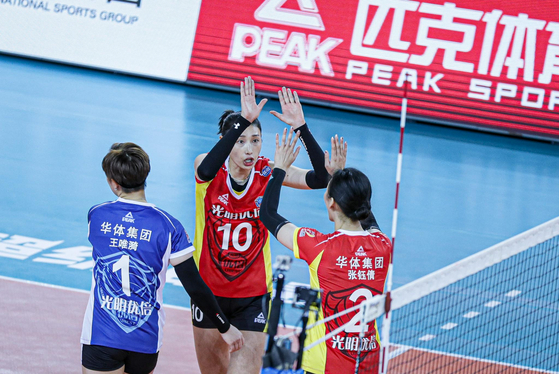 Kim Yeon-koung celebrates after scoring a point during a match between Chinese club Shanghai Bright Ubest Women's Volleyball Club and Liaoning Huajun Women's Volleyball Club on Saturday at Jiangmen Sports Hall in Jiangmen, China. [SCREEN CAPTURE]