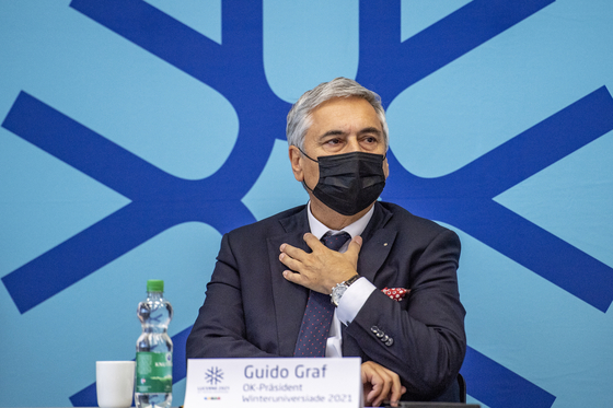 Guido Graf, president of the Winter Universiade 2021 organizing committee, reacts during a press conference on the cancellation of the Lucerne 2021 Winter Universiade in Lucerne, Switzerland, on Monday. The games were scheduled to take place from Dec. 11 to Dec. 21. [EPA/YONHAP]
