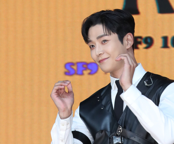 Rowoon of boy band SF9 was criticized when he revealed on Nov. 25 that he has not been vaccinated against Covid-19 yet. [KIM JIN-KYUNG]