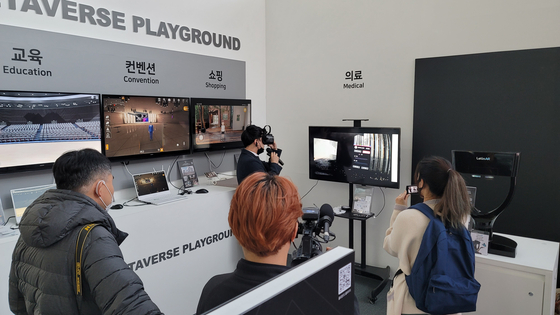 Local companies introduce their virtual reality (VR) content during a press tour of the Metaverse Playground on Monday in Coex, southern Seoul. [MINISTRY OF SCIENCE AND ICT]