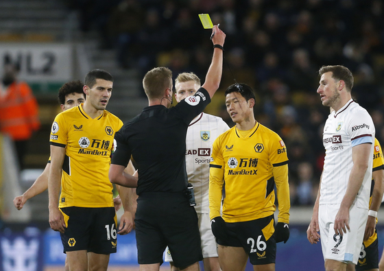 Wolverhampton Wanderers' Hwang Hee-chan is shown a yellow card during a game against Burnley at Molineux in Wolverhampton, England on Wednesday. [REUTERS/YONHAP]