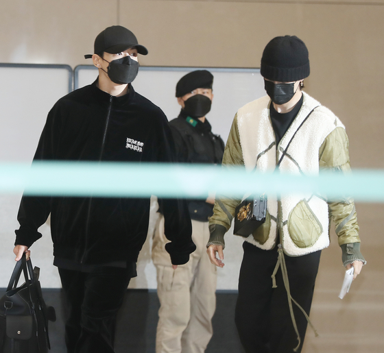 BTS members Jungkook, left, and Jimin enter Korea via Incheon International Airport on Dec. 6. [PARK CHAN-WOO]