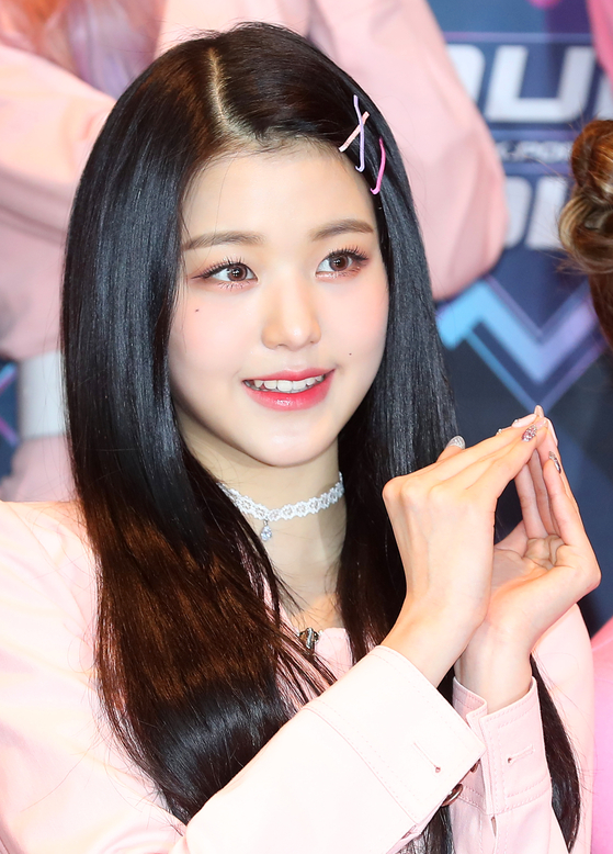 Wonyoung who re-debuted this month as a member of IVE was 13 years old when she appeared on Mnet’s audition program “Produce 48” (2018) and 14 when she debuted as a member of girl group IZ*ONE. [ILGAN SPORTS]