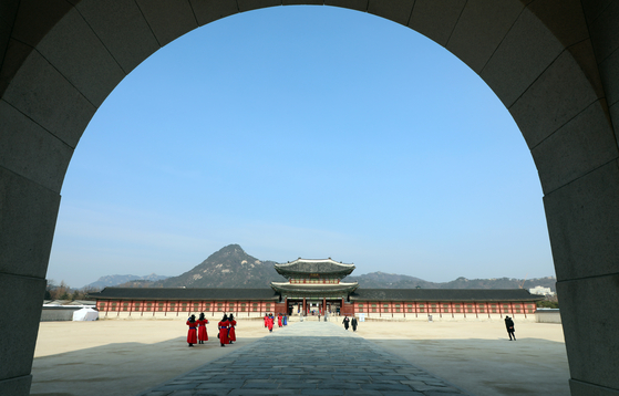 Gyeongbok Palace was restored over the past 30 years. [NEWS1]