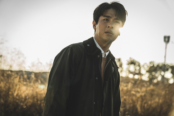 Actor Park Jeong-min as Bae Young-jae, whose life turns upside down when his child is given a "notice" that it will be taken to hell. [NETFLIX] 