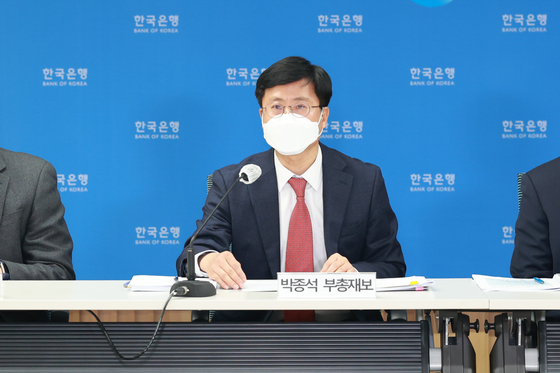 Park Jong-seok, deputy governor of Bank of Korea, speaks during a press briefing held Thursday. [BANK OF KOREA]