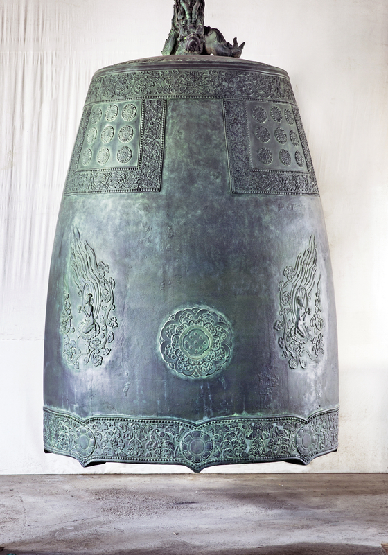 Won made the Silla Great Bell in 2016, a replica of the Sacred Bell of Great King Seongdeok (National Treasure No. 29) from the Silla Dynasty (57 B.C.-A.D. 935), with modern manufacturing technology. [PARK SANG-MOON]