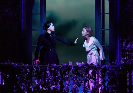 Korean production of a hit musical ″Rebecca″ is being staged at the Chungmu Art Center in central Seoul. Oak Joo-hyun, left, is playing Mrs. Danvers. [EMK MUSICAL]