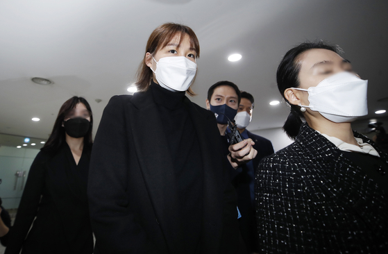 Cho Song-hwa arrives at a disciplinary committee meeting at the KOVO office in western Seoul on Dec. 10. [YONHAP]