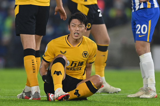Wolverhampton Wanderers' striker Hwang Hee-chan reacts after picking up an injury during a Premier League match against Brighton at the American Express Community Stadium in Brighton, England on Wednesday. [AFP/YONHAP]
