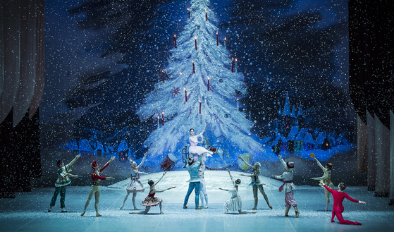 Dancers of the Korean National Ballet performs "The Nutcracker" for the upcoming Christmas holiday. [KNB]