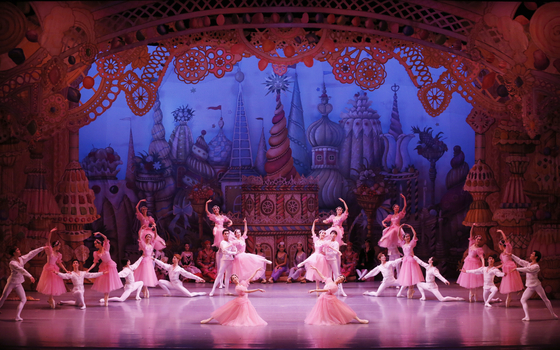 The Waltz of the Flowers scene in "The Nutcracker" by the Universal Ballet Company. The company has adapted the original version choreographed by Lev Ivanov of the Mariinsky Ballet. [KIM KYOUNG-JIN]