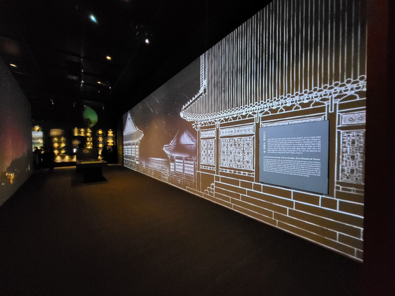 "Glory of the Royal Palace," an exhibition that marks the 30th anniversary of the Gyeongbok Palace's restoration project is ongoing at the National Palace Museum of Korea in central Seoul. [YIM SEUNG-HYE]