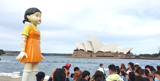 The statue of the famed doll Young-hee from Netflix series "Squid Game" was installed between Sydney Opera House and Harbour Bridge in Australia from Nov. 1. to 4. Over 10,000 tourists visited the statue over the course of four days. [YONHAP] 