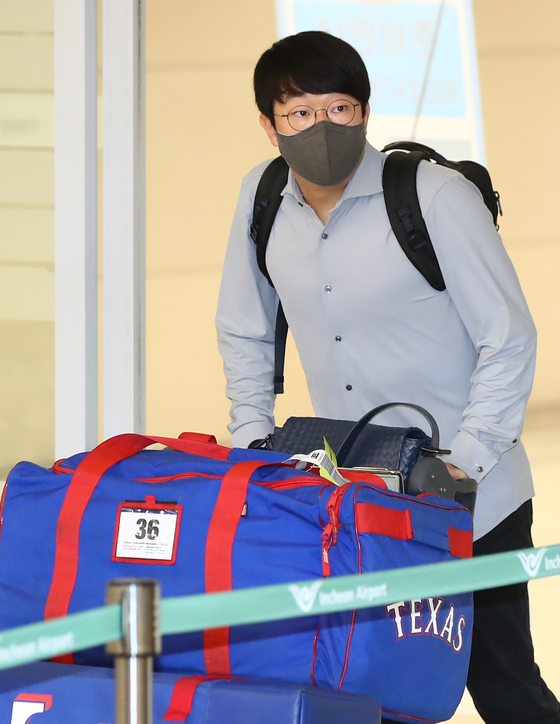Yang Hyeon-jong arrives at Incheon International Airport on Oct. 5. [YONHAP]