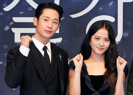 Actors Jung Hae-in, left, and Jisoo pose for a photo at an online press event for JTBC drama series ″Snowdrop″ on Dec. 16. [ILGAN SPORTS]   
