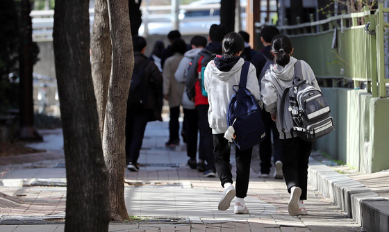 Hangaram High School in Yangcheon District, western Seoul, officially designated hoodies as part of its uniform. [YONHAP]