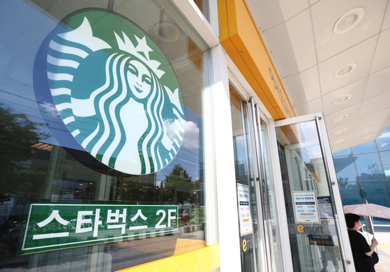 A Starbucks logo hangs in an outlet in Seoul [YONHAP] 