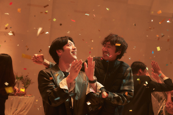 The film also depicts a friendship between a star and a manager, portrayed by actors Seo Kang-jun, left, and Lee Kwang-soo. [CJ ENM, TVING]              