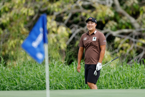 Lee Kyoung-hoon looks on during a practice round prior to the Sentry Tournament of Champions at Plantation Course at Kapalua Golf Club on Monday in Lahaina, Hawaii.[AFP/YONHAP]