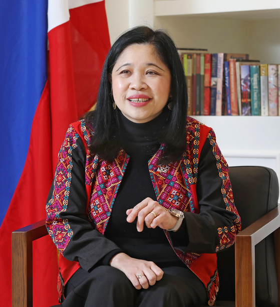 The Philippines Ambassador to Korea Maria Theresa Dizon-De Vega speaks with the Korea JoongAng Daily at the embassy in central Seoul on Dec. 1. [PARK SANG-MOON]