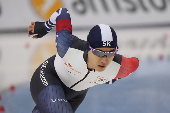 Kim Min-seok competes in the men's 1,000 meters at the ISU World World Cup in Salt Lake City on Dec. 5.  [EPA/YONHAP]